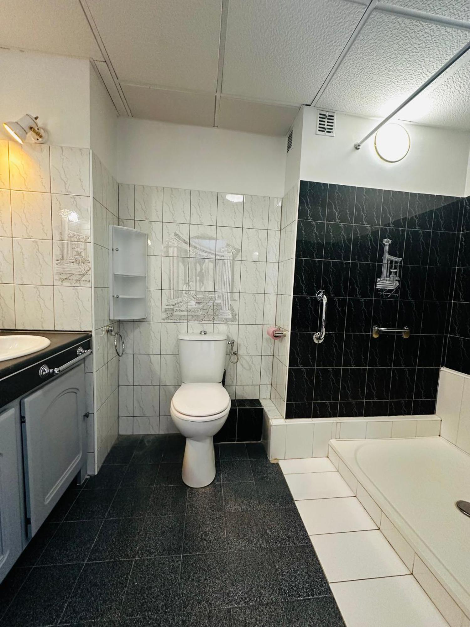 La Apartment *